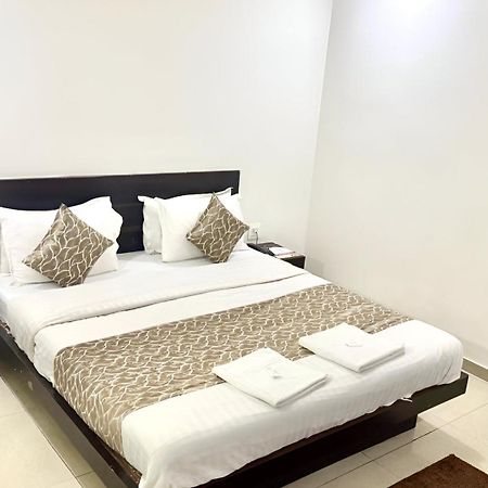 Hotel Dev Palace Ahmedabad Exterior foto