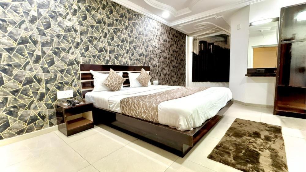 Hotel Dev Palace Ahmedabad Exterior foto